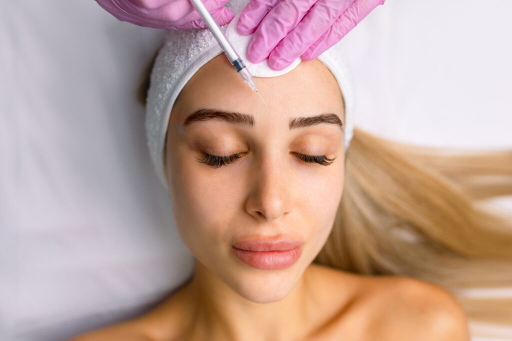 Close,Up,Of,Hands,Of,Young,Cosmetologist,Injecting,Botox,In BOTOX Sugar Land TX